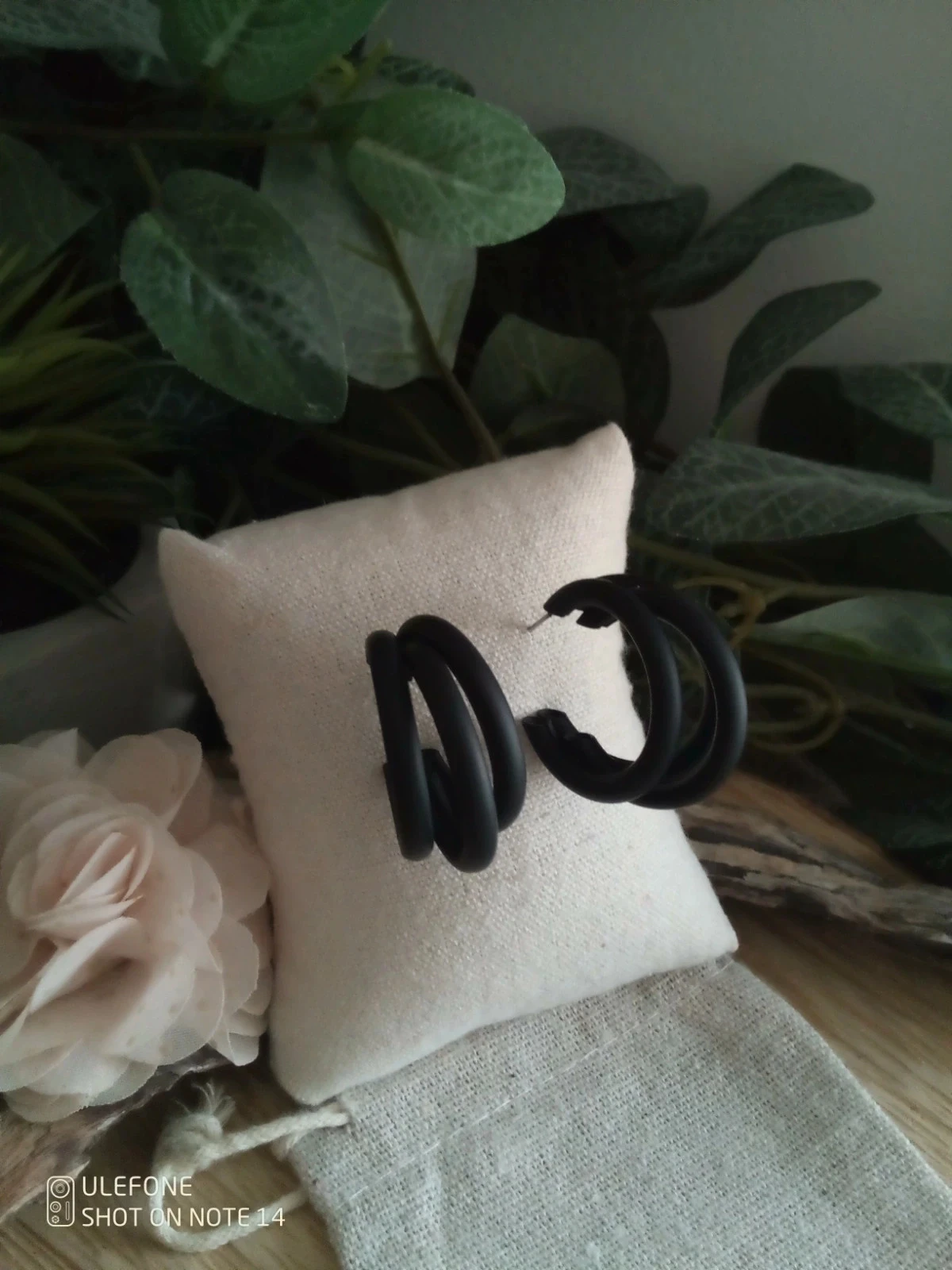 Boucles d'oreilles noires toutes douces – photo 2